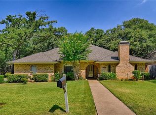 2017 Reverchon Dr, Arlington, TX 76017