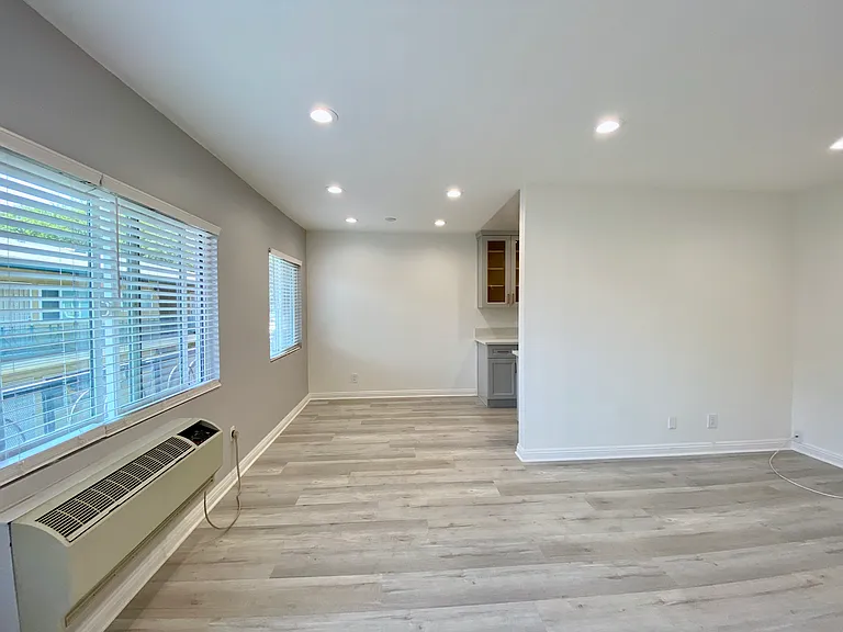 Riverdale Dr — Photo 8