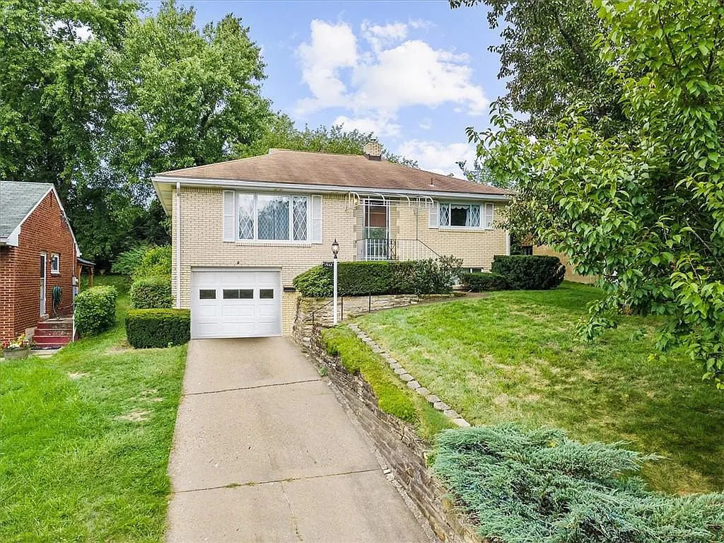 1942 Berkwood Dr photo 1