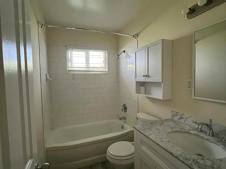 645 Marion Pl #C — Photo 22