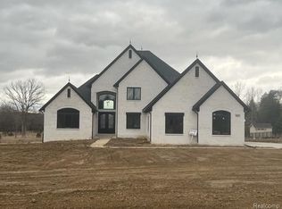 1 Bur Oak Ln, Oakland, MI 48363