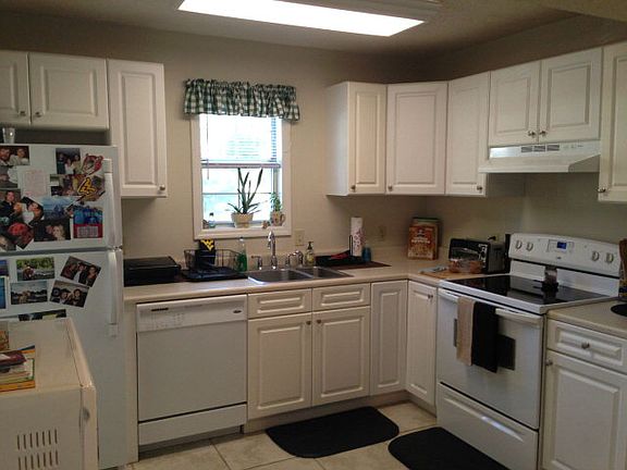 3rd image of 105 E Island Square Dr