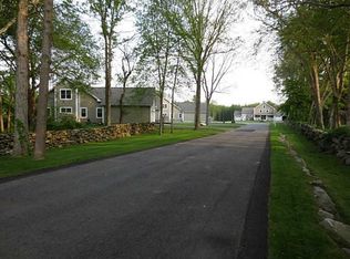 32 Hamilton Farm Rd, North Kingstown, RI 02852