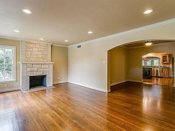 4th image of 2421 Boyd Ave