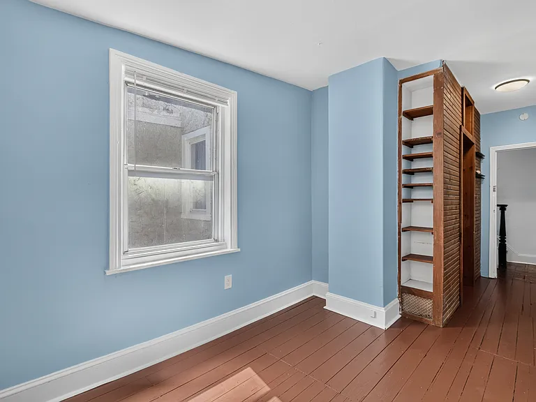 4051 Ludlow St — Photo 13