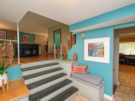 2nd image of 213 Highland Pines Dr