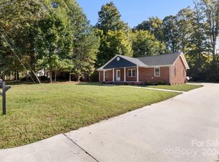 713 Archdale Dr, Lexington, NC 27292