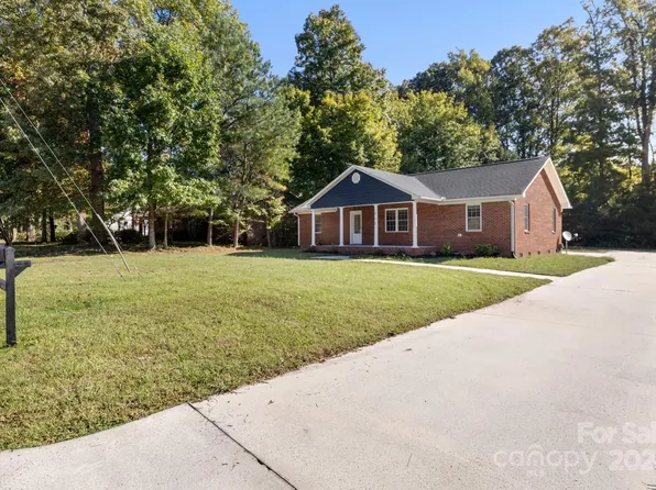 713 Archdale Dr, Lexington, NC 27292