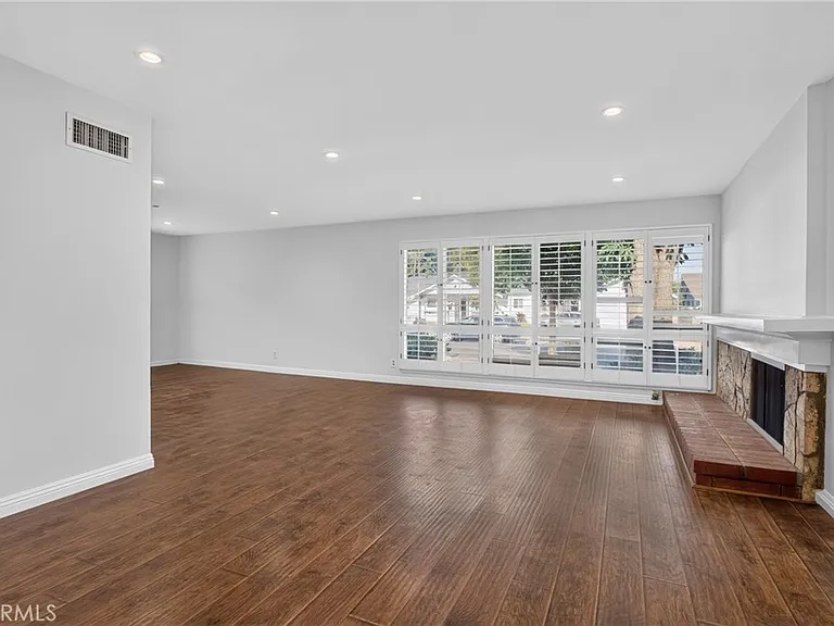 9624 Swinton Ave — Photo 3