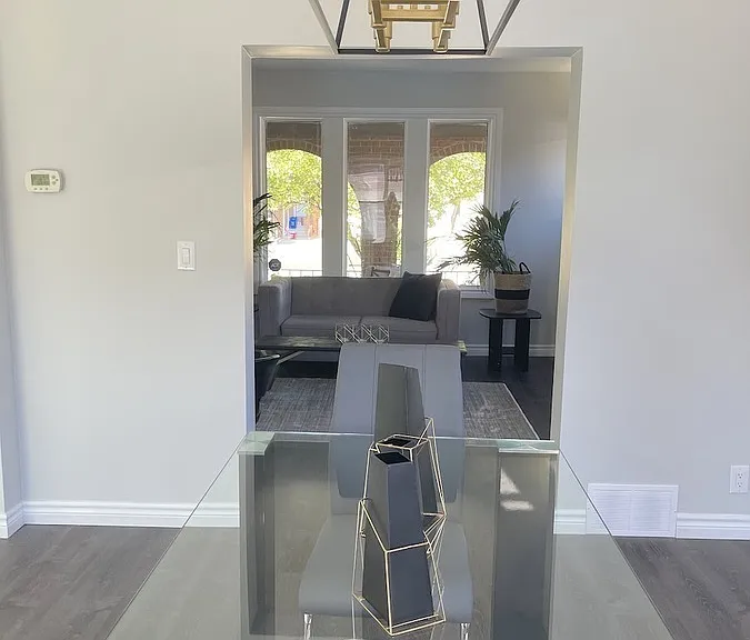 1677 Victoria Ave — Photo 7