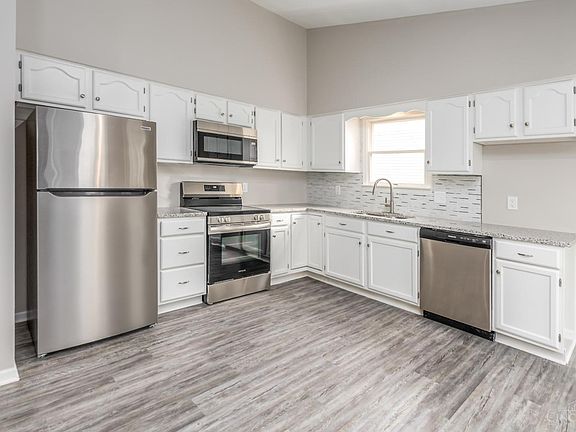 5th image of 255 Woodsdale Dr