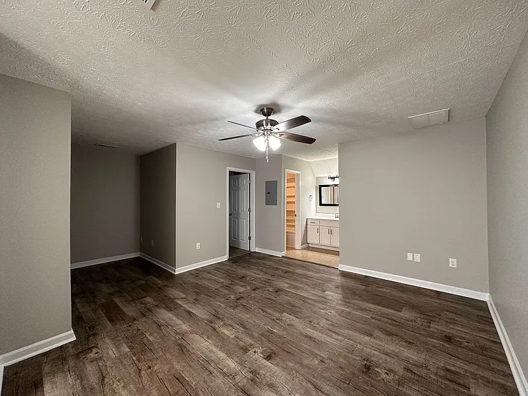 Breckenridge Apartment Homes — Photo 73