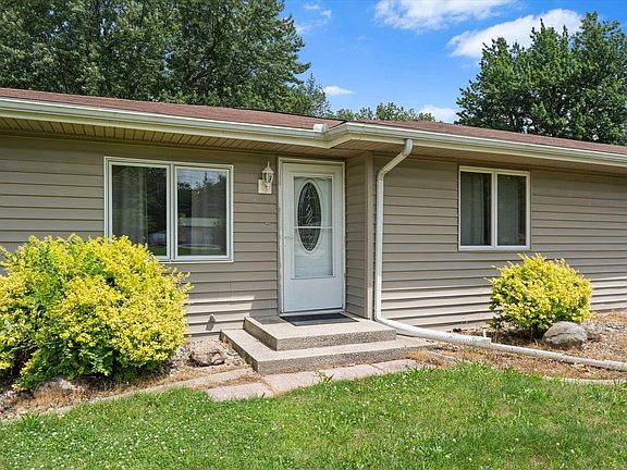 3rd image of 54606 Clover Rd