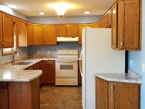 Kitchen w/ new counter/sink