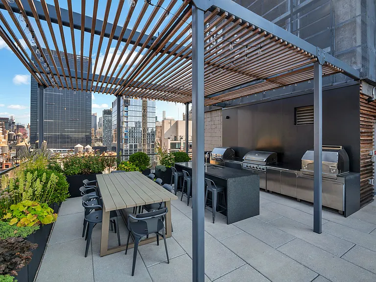 215 W 28th St #7A — Photo 16