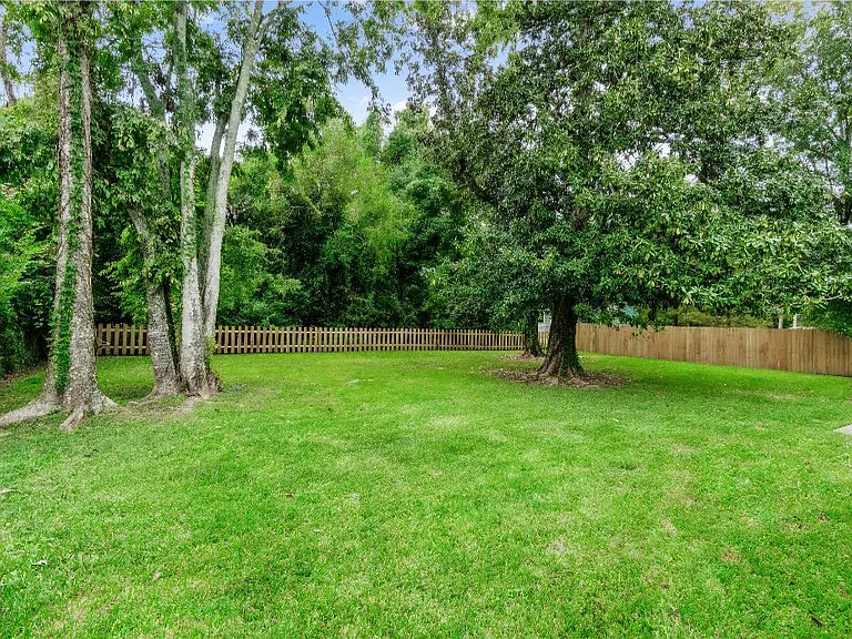 5574 Houston Dr — Photo 16