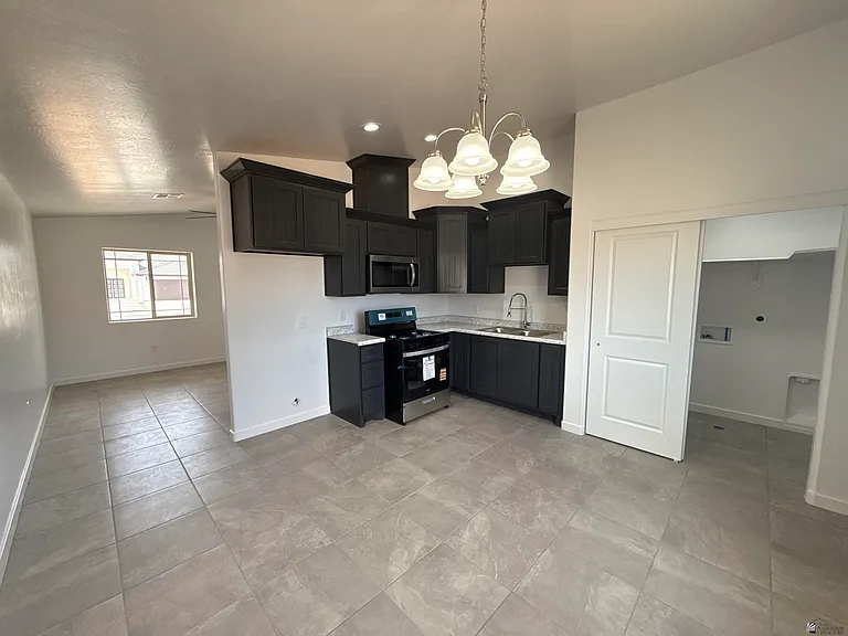 5048 E Monreal Ln — Photo 4