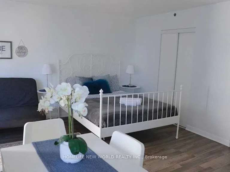 210 Victoria St #909 — Photo 6