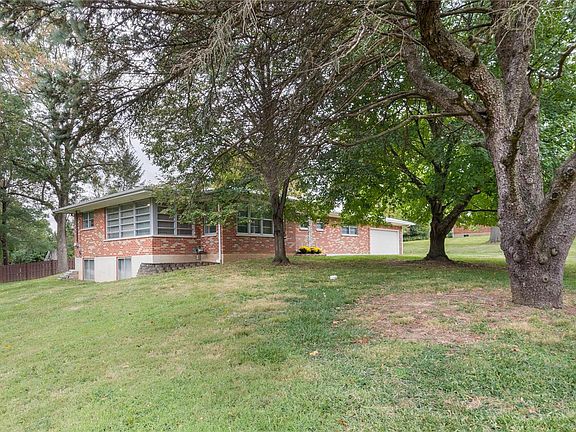 3rd image of 2461 Driftwood Ln