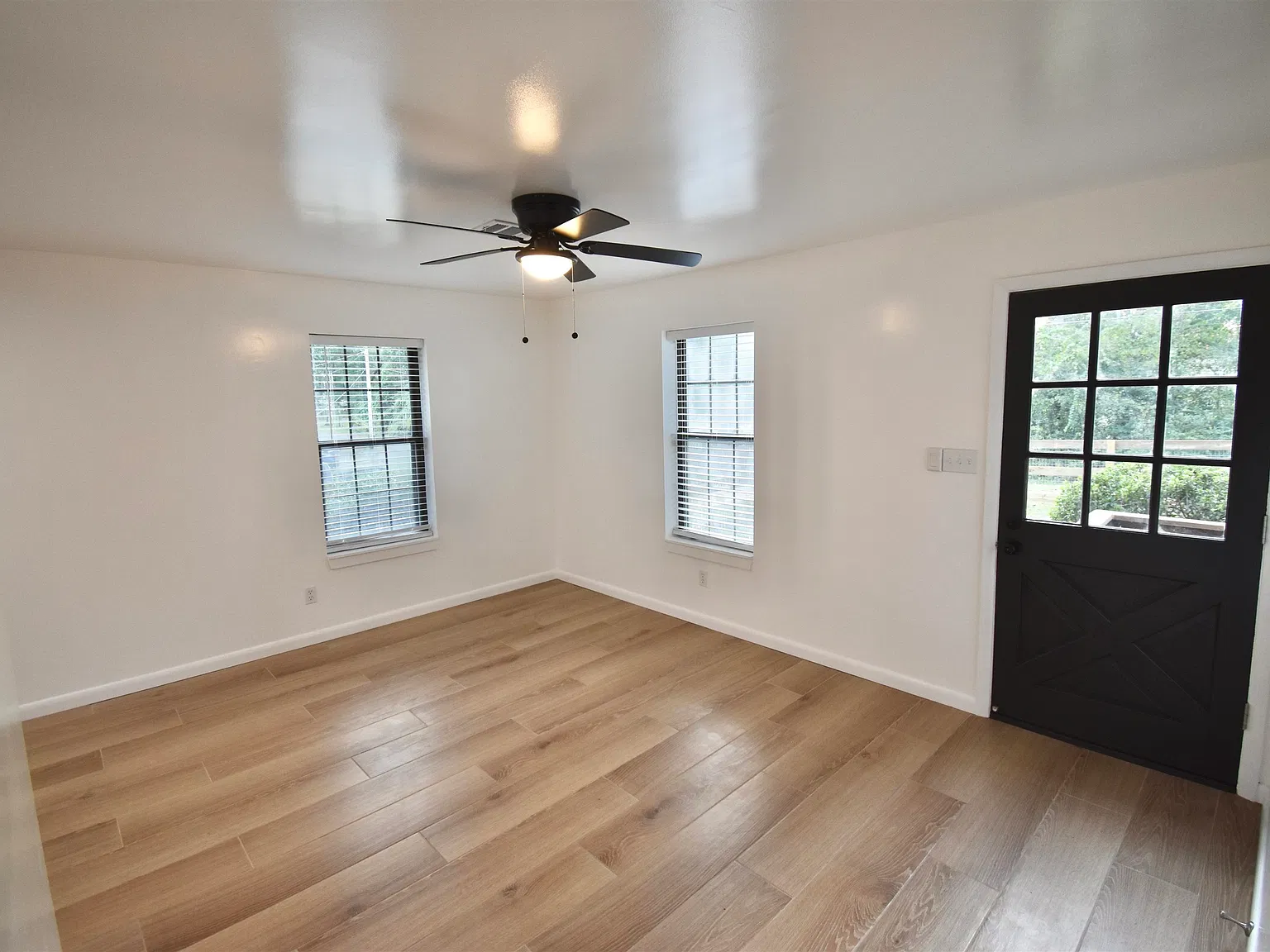 2 bed, 720 sqft, $1,300 — Photo 3