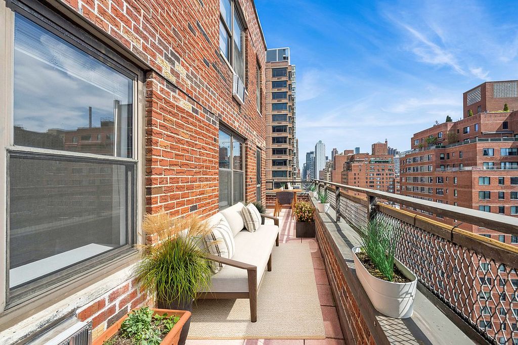 330 3rd Ave APT 16C, New York, NY 10010