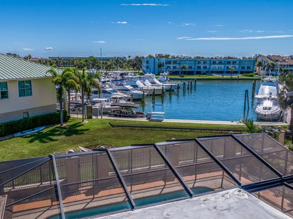 425 3rd Ave N, Tierra Verde, FL 33715