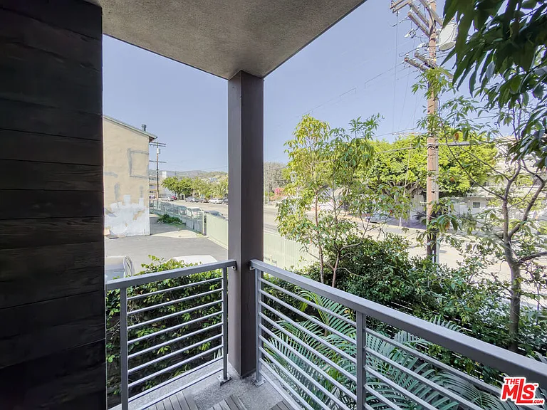 2111 N Cahuenga Blvd #2 — Photo 21