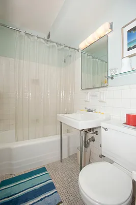 Sold by Manhattan Living | media 2