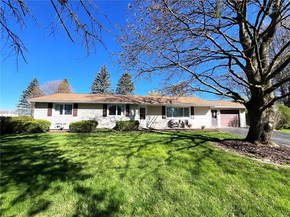 7 Girard Cir, Rochester, NY 14624