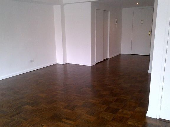 4th image of 333 E 46th St APT 15E