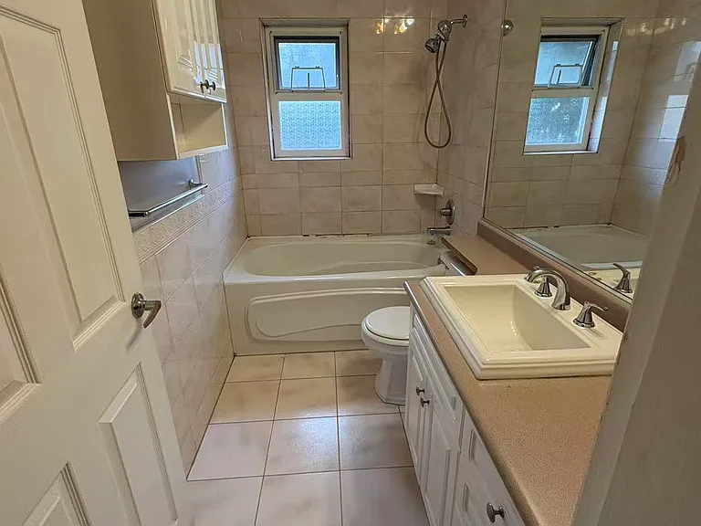 910 Robinson St #UPPER — Photo 5