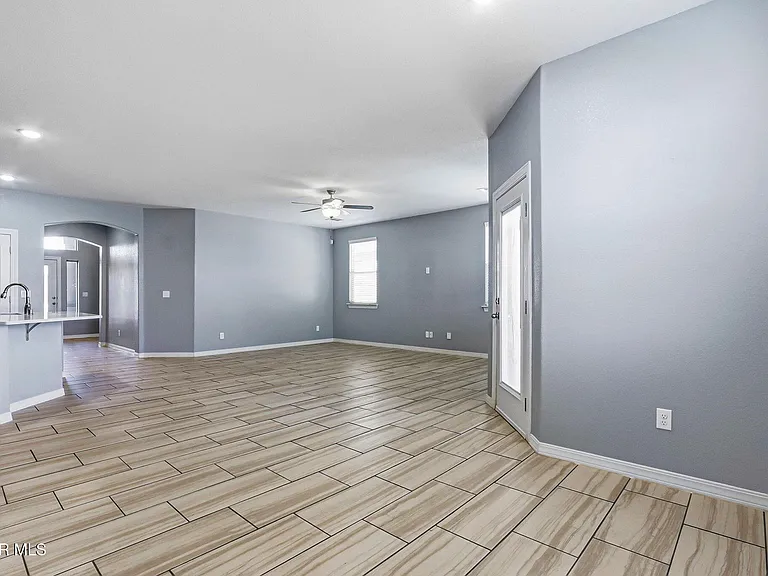 4704 Marisabel Azcarate St — Photo 26