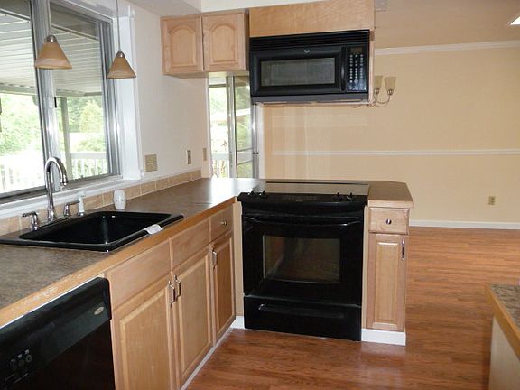 5th image of 317 White Pine Dr