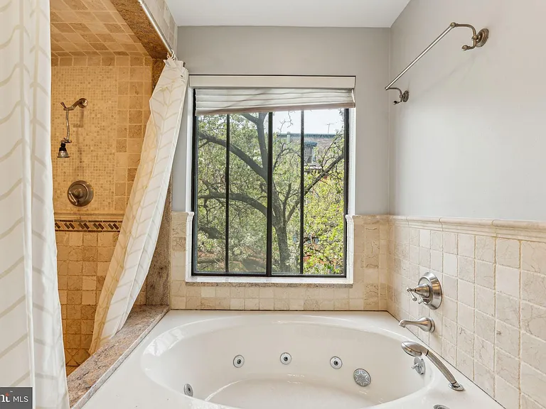 2028 Arch St — Photo 21