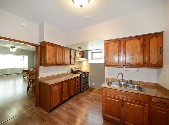 5th image of 2928 N McVicker Ave