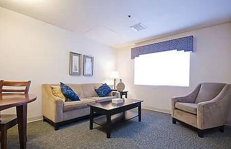 Catalina Apartments — Photo 15
