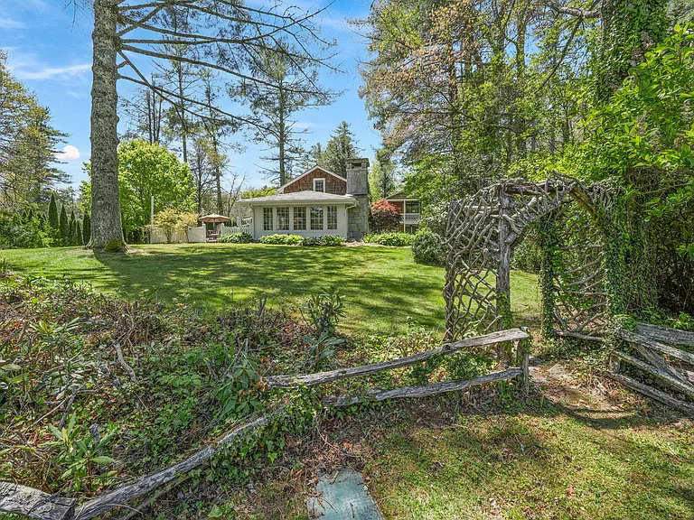 343 Cullasaja Dr #1 — Photo 40