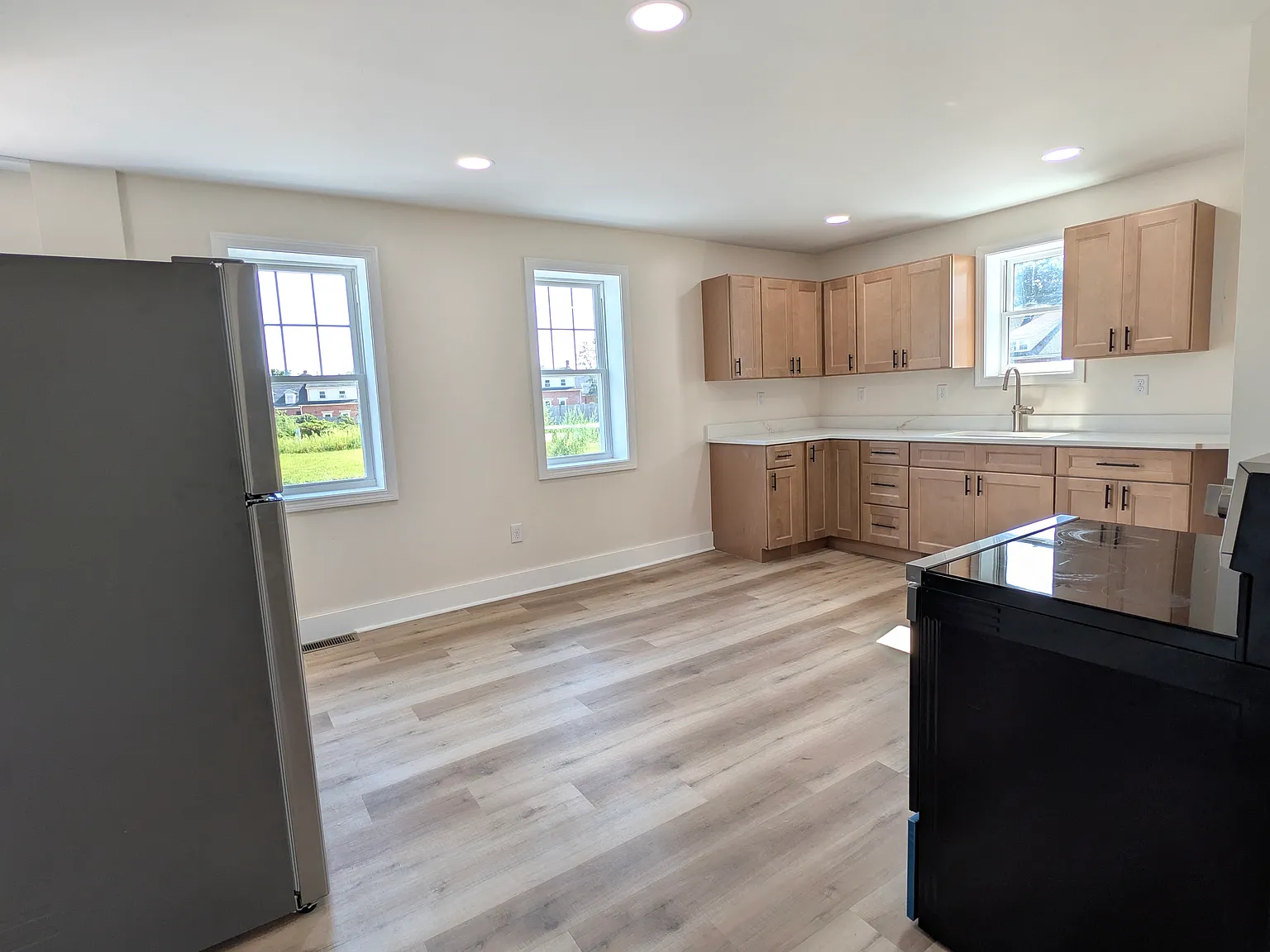 3 bed, 1000 sqft, $1,650 — Photo 1