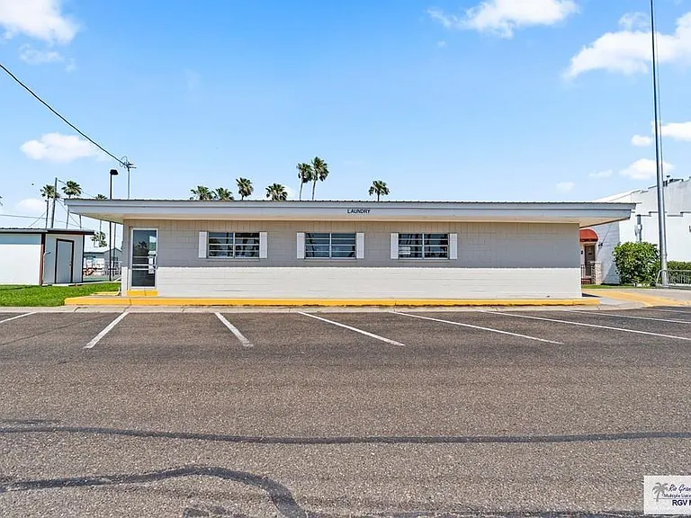 2072 Cordoba E — Photo 15