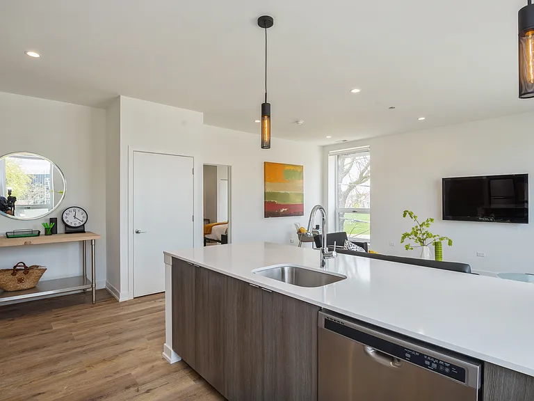 2803 W Henderson St #303 — Photo 3