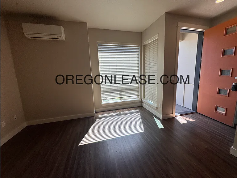 957 Lorella Ave — Photo 2