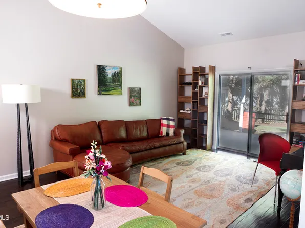 212 Sir Richard Ln, Chapel Hill, NC 27517