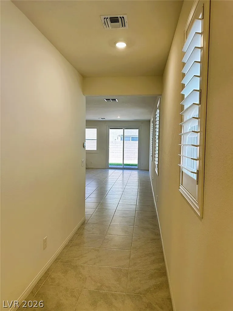 4 bed, 3.0 bath, 2118 sqft, $2,295 — Photo 2