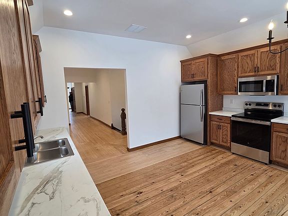 3rd image of 2904 Parkridge St