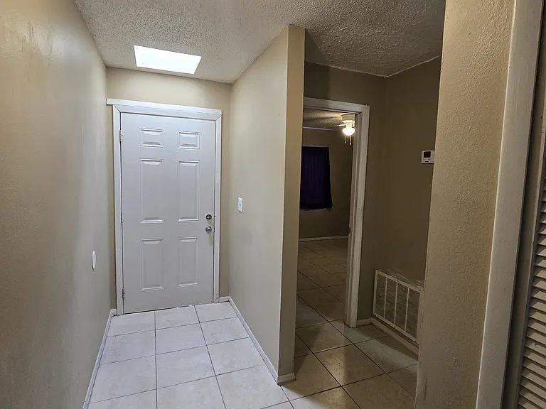 2806 Hunt Club Ln — Photo 6