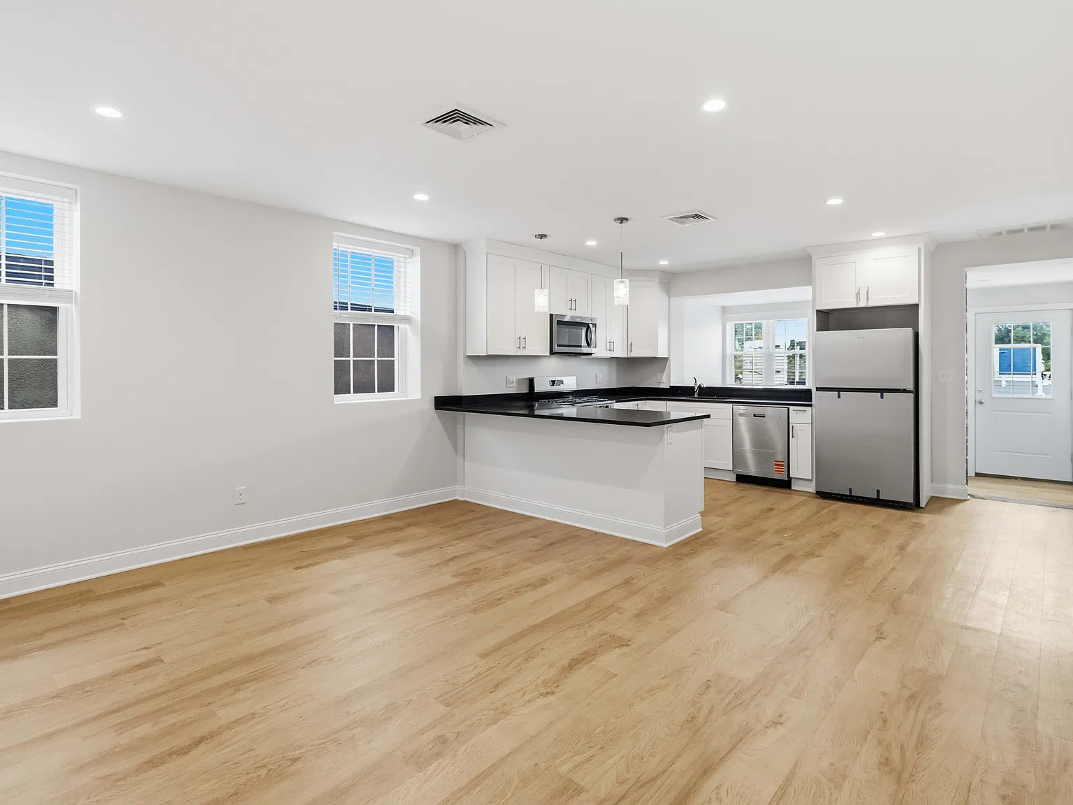 1 bed, $3,000 — Photo 4