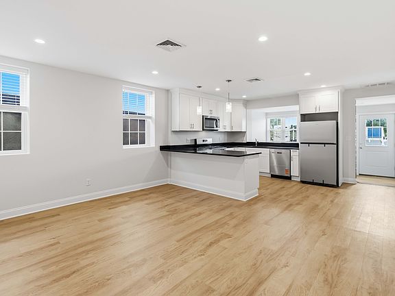 4th image of 40 Main St Suite 2