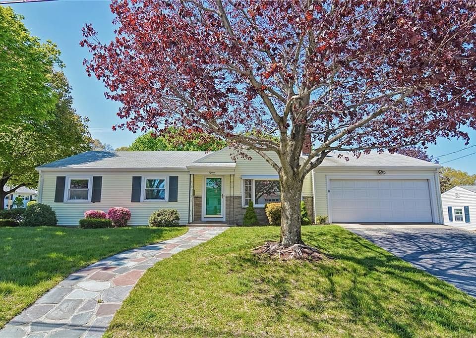 1st image of 15 Garden Dr