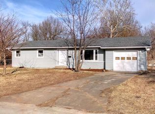 2750 W Vale Cir, Springfield, MO 65807