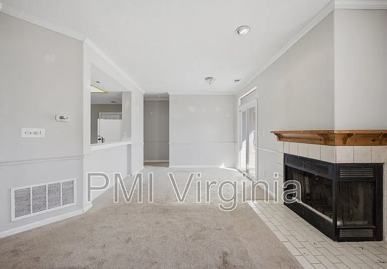 724 Harbor Springs Trl — Photo 4